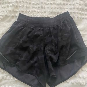 Lululemon Hottie Hot Short Black Camo Size 4